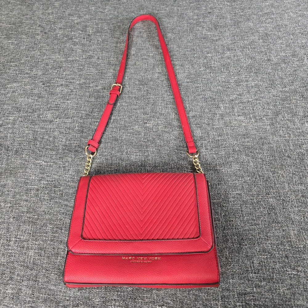 Marc New York Andrew Marc Red Chevron Quilted Pebbled Crossbody Bag Gold Chain